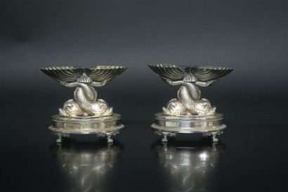 Paire d'importantes salières doubles en argent...