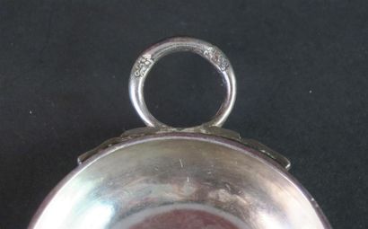 Tasse à vin en argent uni, anse serpent....