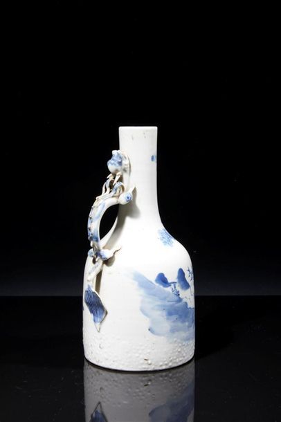 CHINE, Canton - XIXe siècle
Verseuse en porcelaine...