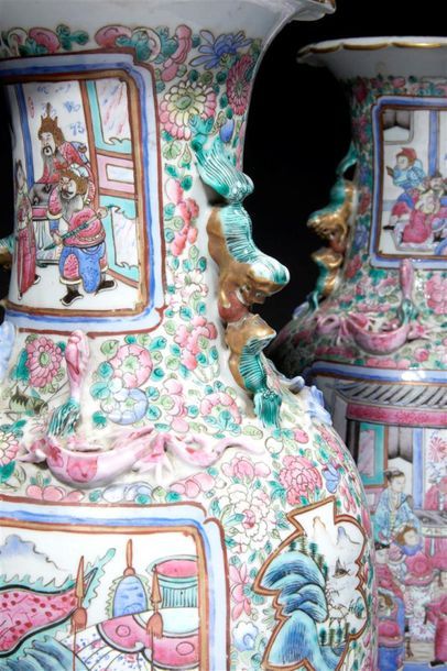 CHINE, Canton - XIXe siècle
Paire de vases...
