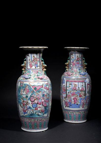 CHINE, Canton - XIXe siècle
Paire de vases...