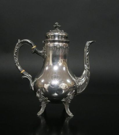 Cafetière balustre en argent, décor rocaille....
