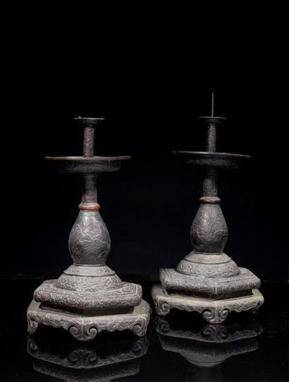 CHINE - XIXe siècle
Paire de pique-cièrges...