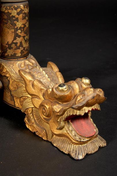 CHINE, Canton - XIXe siècle
Table à couture...