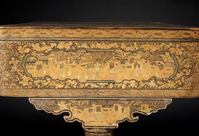 CHINE, Canton - XIXe siècle
Table à couture...