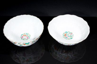 CHINE - XIXe siècle
Deux bols en forme de...