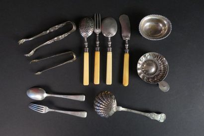 Ensemble en argent: tastevin, cuiller saupoudreuse,...