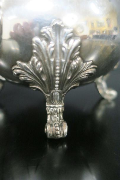 Cafetière balustre en argent, décor feuillagé,...