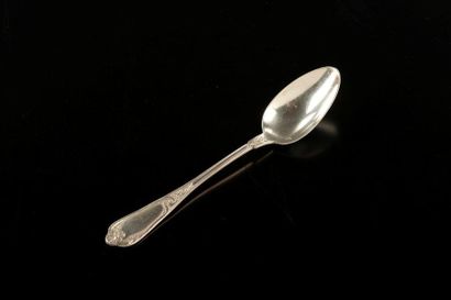 Série de 12 petites cuillers en argent modèle...