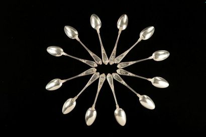 Série de 12 petites cuillers en argent modèle...