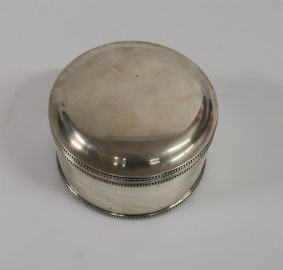 Grande boîte ronde en argent uni à frise...