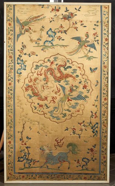 CHINE - XIXe siècle
Panneau en soie beige...