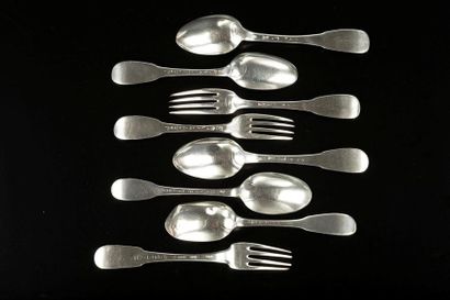 Ensemble de cinq cuillers et trois fourchettes...