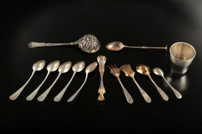 Ensemble en argent et vermeil: timbale, pince...