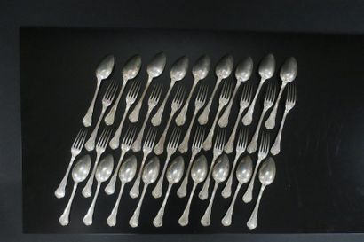 Série de dix-huit cuillers et dix-huit fourchettes...