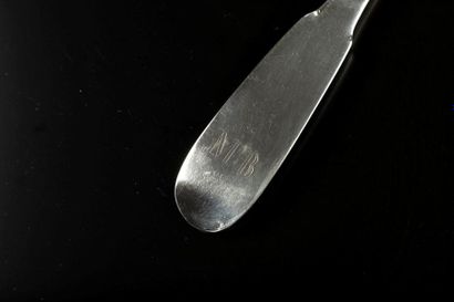 Louche en argent uni plat. Poinçon de maître...