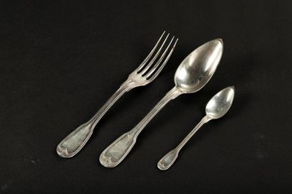Ensemble de couverts en argent à filets:...