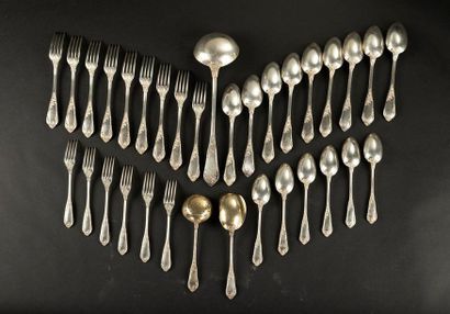 Ménagère de couverts en argent, modèle feuillagé...