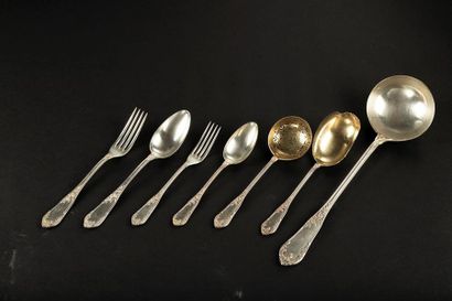 Ménagère de couverts en argent, modèle feuillagé...