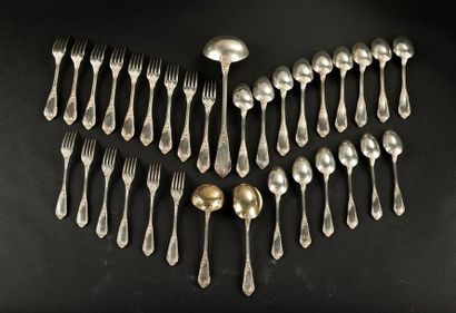 Ménagère de couverts en argent, modèle feuillagé...