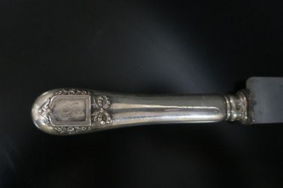 Ensemble de couverts en argent : 6 cuillers,...