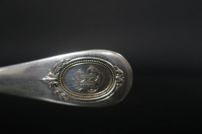 Ensemble de couverts en argent : 6 cuillers,...