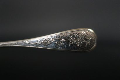 Ensemble de couverts en argent : 6 cuillers,...