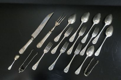 Ensemble de couverts en argent : 6 cuillers,...