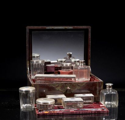 Coffret de toilette en placage de palissandre...