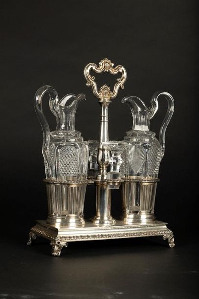 Huilier-vinaigrier en argent, décor de godrons...
