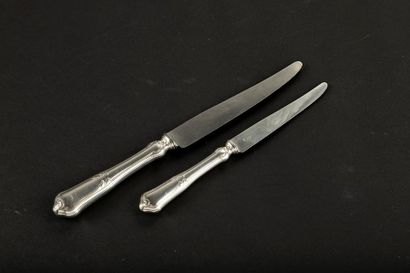Série de dix-huit couteaux de table, dix-huit...