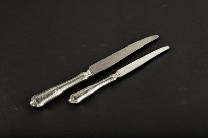 Série de dix-huit couteaux de table, dix-huit...