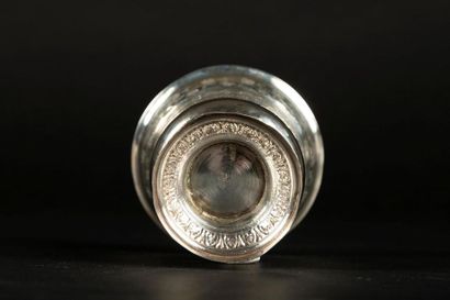 Timbale tulipe en argent gravé de rosaces...