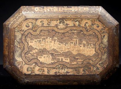 CHINE, Canton - XIXe siècle
Boite à couture...