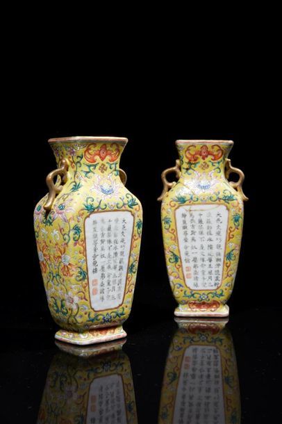 CHINE - XIXe siècle
Paire de vases carrés...