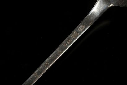 Cuiller à ragoût en argent uni. 
Caen, 1774-75....