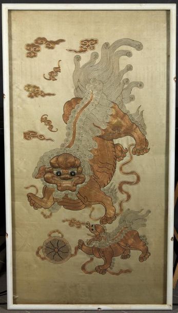 CHINE - XIXe siècle
Quatre panneaux en soie...