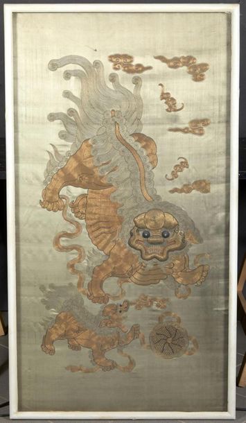 CHINE - XIXe siècle
Quatre panneaux en soie...