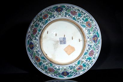 CHINE - XIXe siècle
Grand plat en porcelaine...