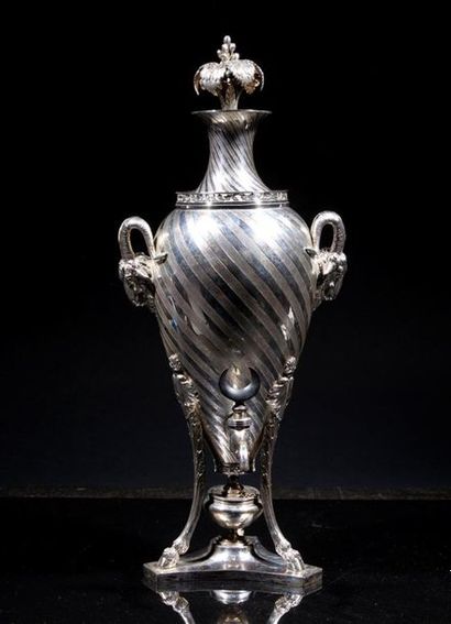 Samovar ou fontaine à eau ovoïde en argent...