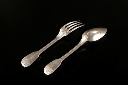 Ensemble de couverts en argent à filets:...