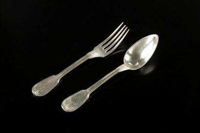 Ensemble de couverts en argent à filets:...