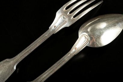 Ensemble de couverts en argent à filets:...