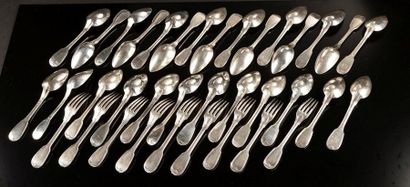 Ensemble de couverts en argent à filets:...