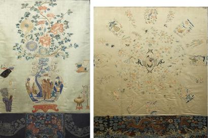 CHINE - Vers 1900
Deux panneaux en soie brodé,...