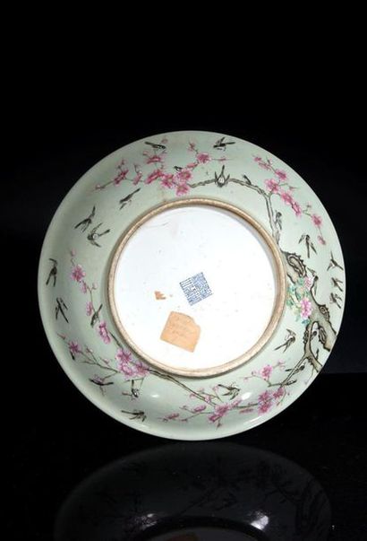 CHINE - XIXe siècle
Grande coupe en porcelaine...