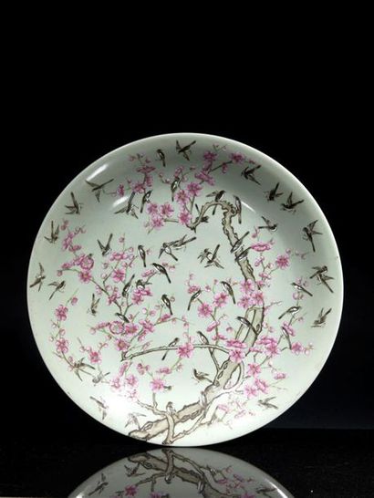 CHINE - XIXe siècle
Grande coupe en porcelaine...