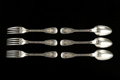 Trois couverts en argent à filets et coquilles,...
