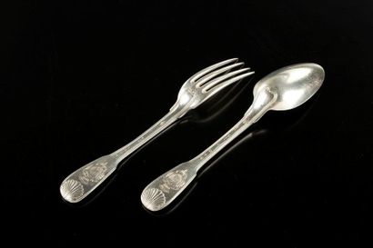 Trois couverts en argent à filets et coquilles,...