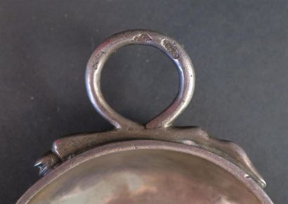 Tasse à vin en argent uni, anse serpent....